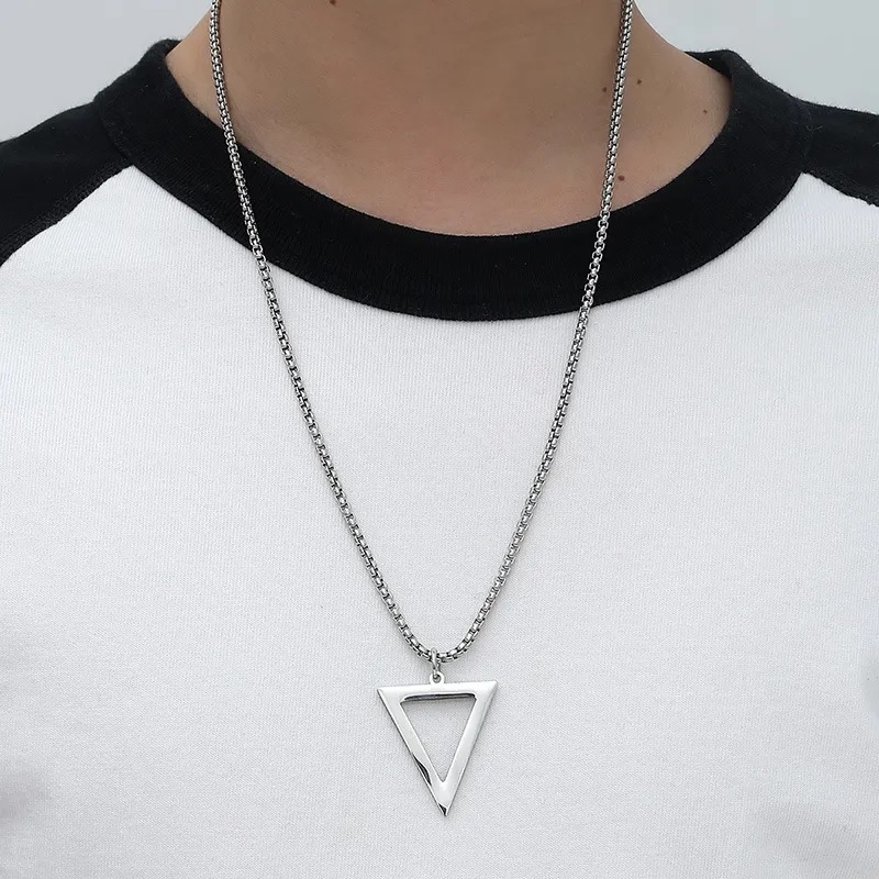 Колие Simple Triangle - Сребърен